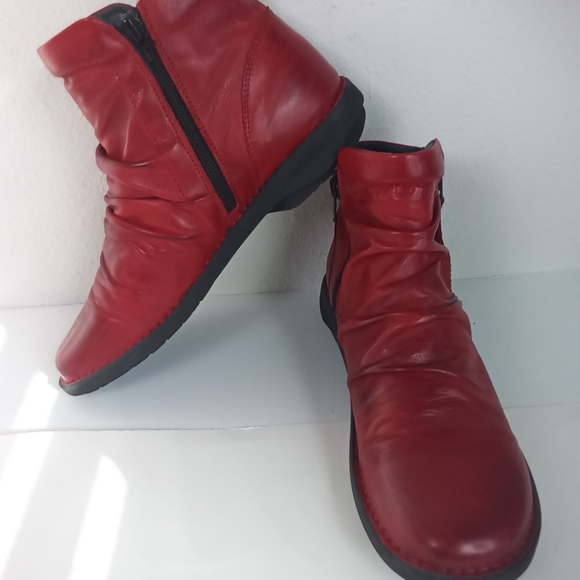 Miz Mooz Leather Ruched Ankle Boots Pleasant Comfort Red Size 39 8.5/9 - Picture 3 of 11